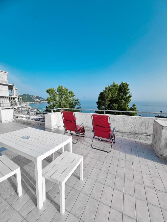 Seafront With Private Terrace Apartament *