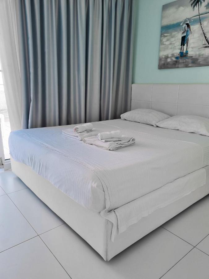 Seafront With Private Terrace Appartement Dhërmi