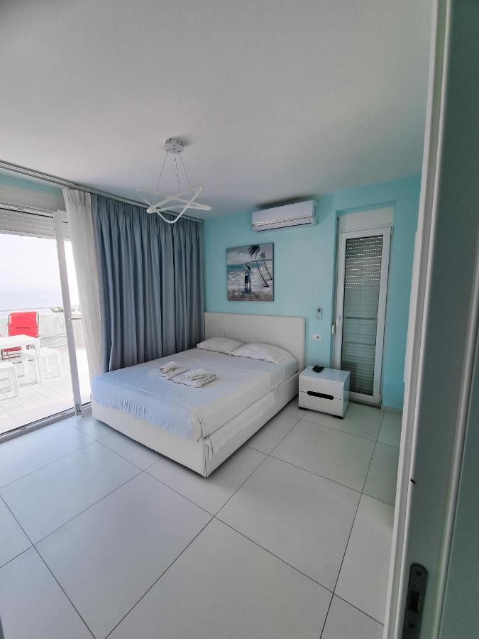 Appartement Seafront With Private Terrace *